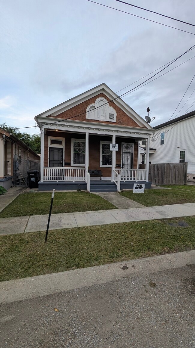 Building Photo - 3109 Milan St