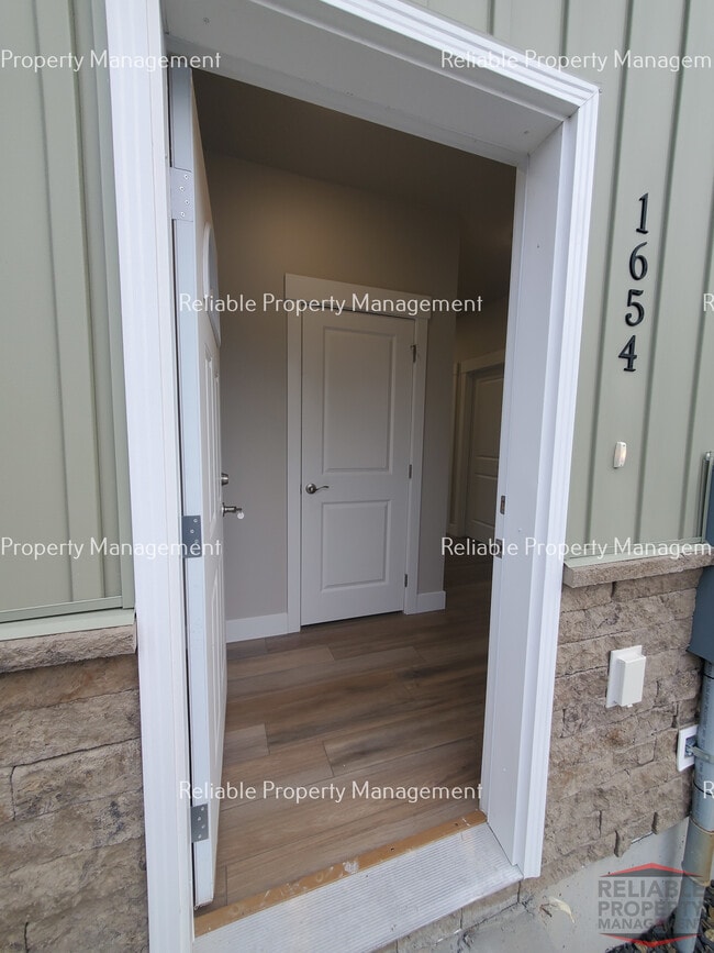 Building Photo - 1654 Ammon St