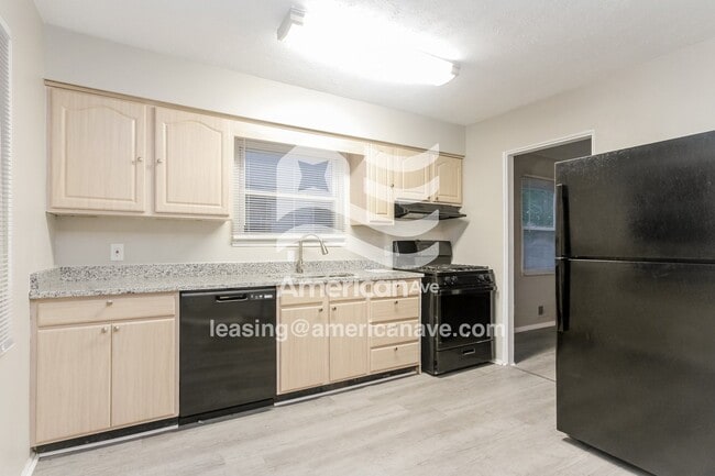 Building Photo - 4741 N Longworth Ave