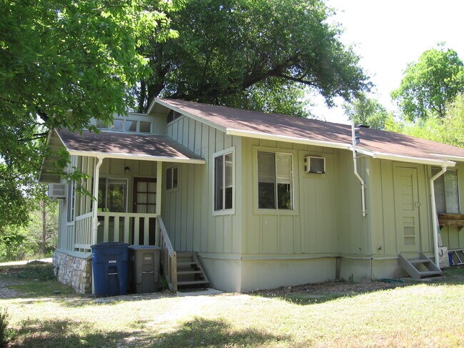 Foto del edificio - 2404 Riverside Farms Rd