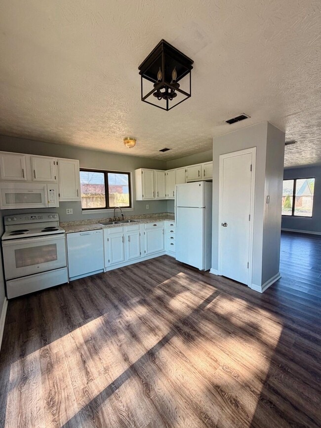 Foto del edificio - 3416 Woodspring Dr