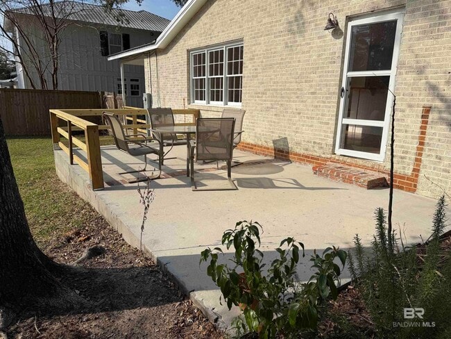 Foto del edificio - 162 Pecan Ave