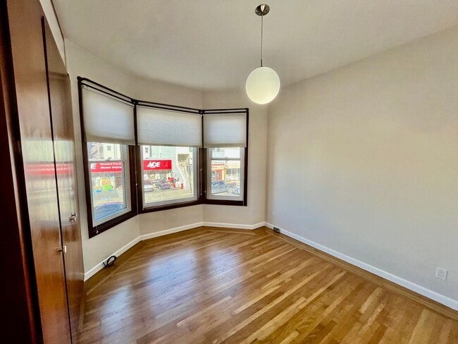 Building Photo - PM0432