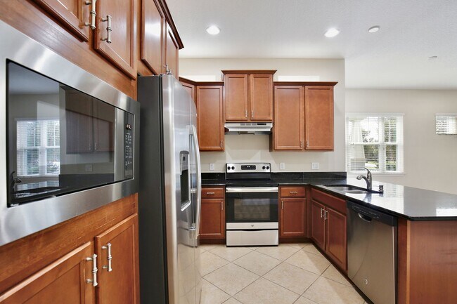 Foto del edificio - Beautiful 3/2.5 Spacious Townhome with a L...