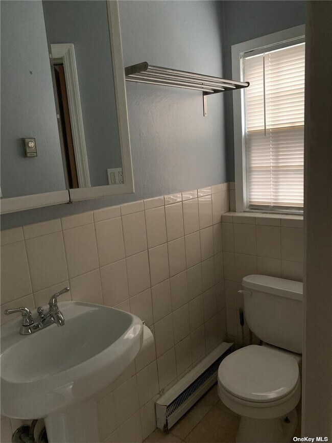 Building Photo - 629 Adams Ave