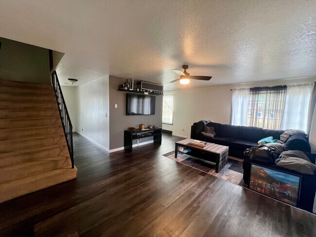 Foto del edificio - 1130 Hemlock Ct