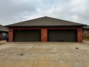 Building Photo - 1842 Post Oak Rd