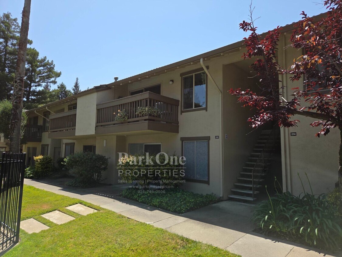 Primary Photo - Super cool 2 bedroom condo with great loca...