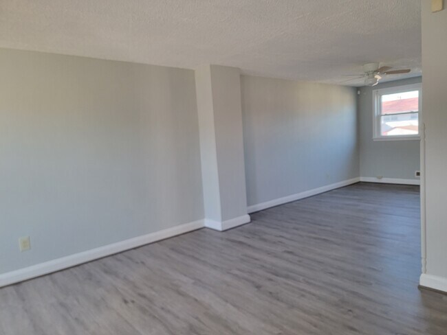 Foto del edificio - 1418 Barrett Rd
