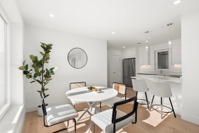 Building Photo - 90 A St