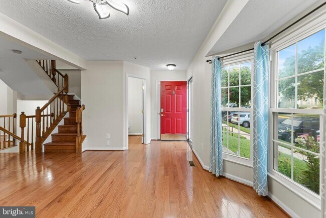 Building Photo - 144 Foxchase Dr