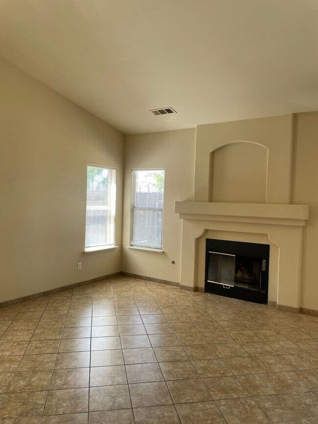 Building Photo - Available Now! Stunning 4 Bedroom, 3 Bathr...