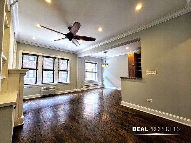 Foto del edificio - 744 W Addison St