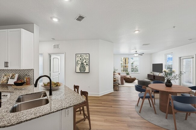 Foto del edificio - The Courtney at Universal Boulevard