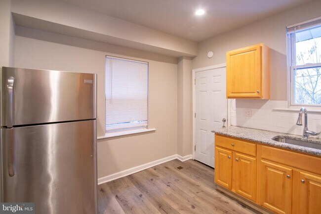 Building Photo - 1308 S 54th St