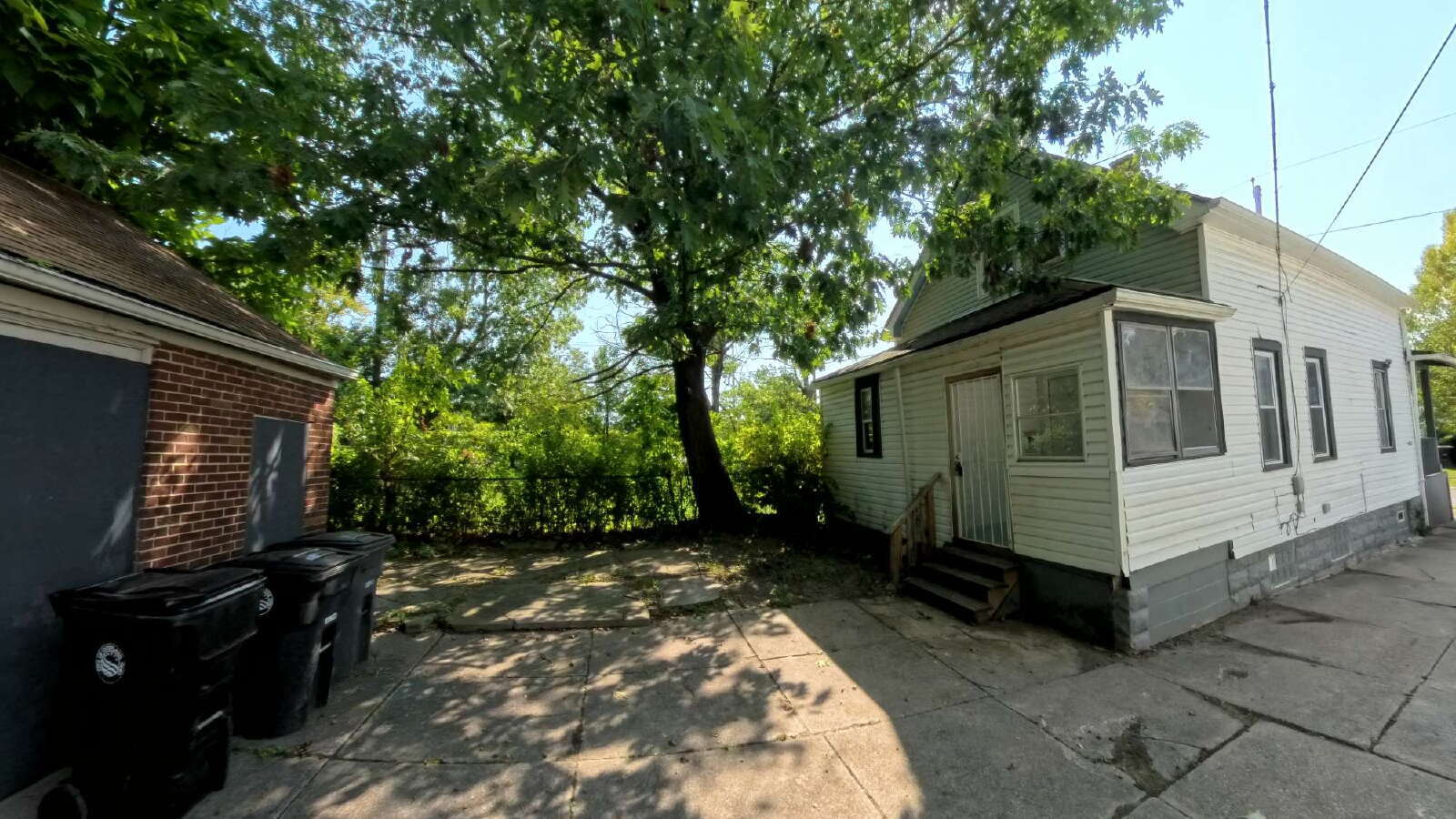13901 Durkee Ave Cleveland, OH 44105 – photo 2