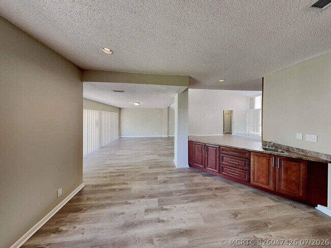 Building Photo - 8041 Buttonwood Cir