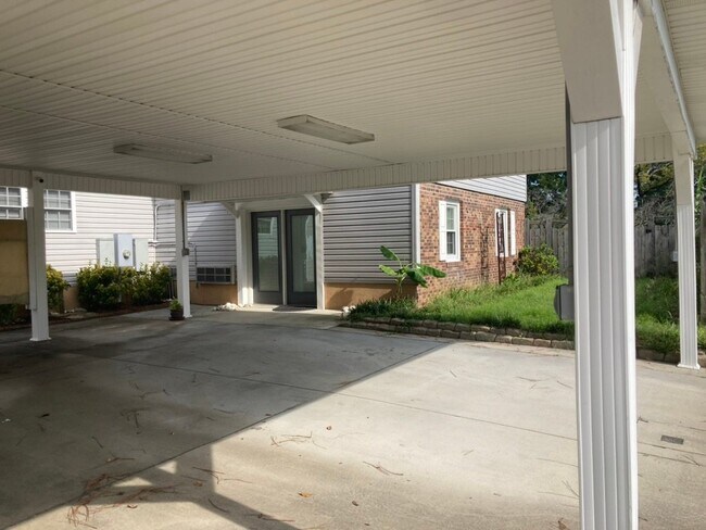 Foto del edificio - 238 N Crestwood Dr