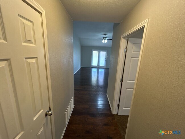 Foto del edificio - 4507 Lonesome Dove Dr