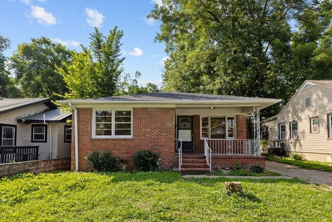 Building Photo - Charming 3 Bedroom, 2 Bathroom house