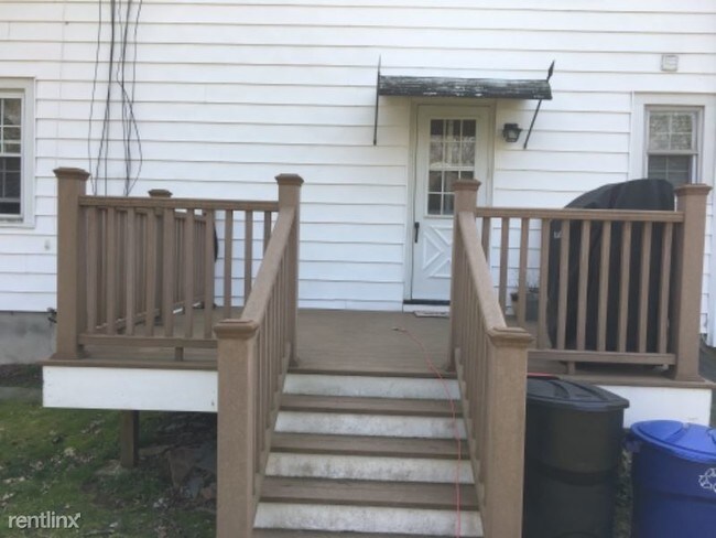 Building Photo - 2 br, 1 bath Apartment - 168 River Road