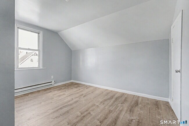 Building Photo - 23 Beacon St