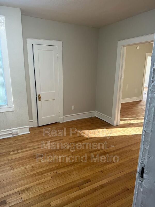 Building Photo - 2400 Barton Ave