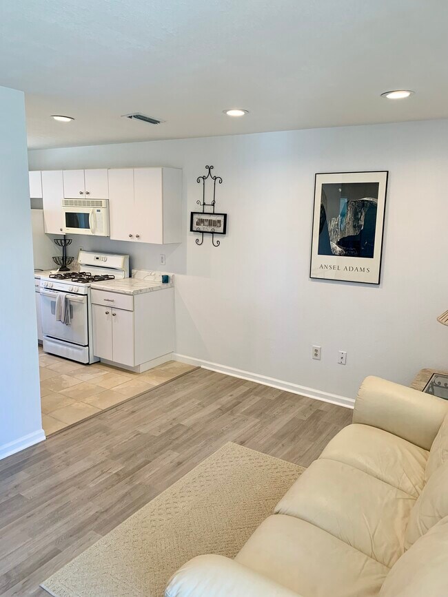 Living Area - 3204 W Tacon St
