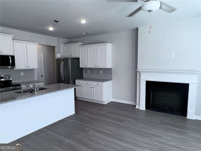 Building Photo - 2618 Swan Lake Dr SW