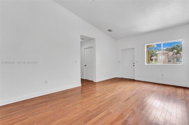 Foto del edificio - 7851 NW 6th St