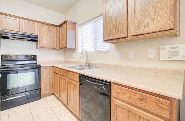 Building Photo - 17762 W Hearn Rd