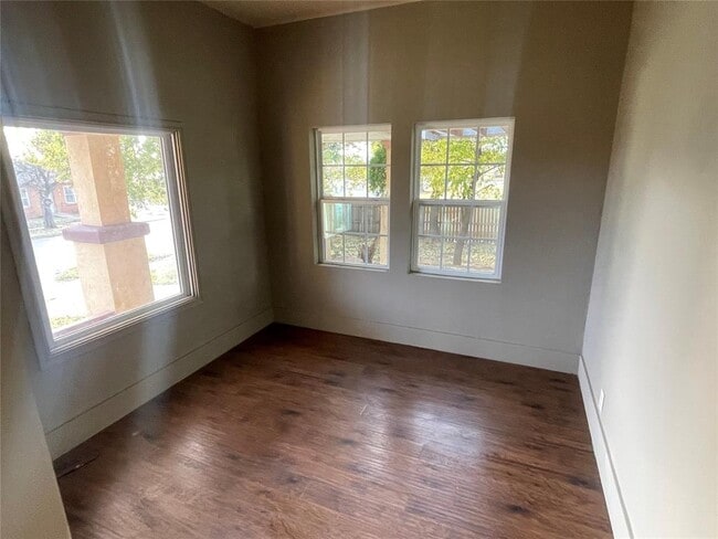 Foto del edificio - 220 N 8th St