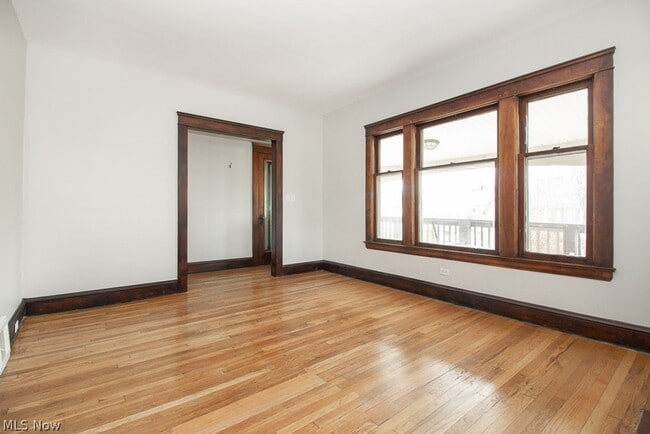 Foto del edificio - 1295 Jackson Ave