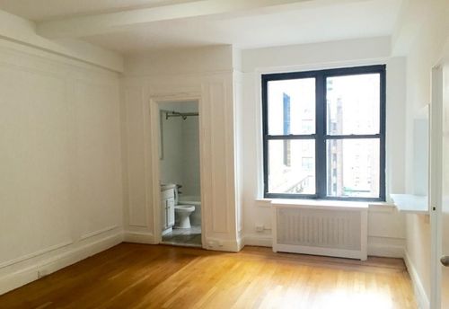 Primary Photo - 130 E 50th St