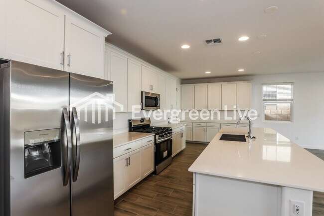 Building Photo - 10134 E Ulysses Ave