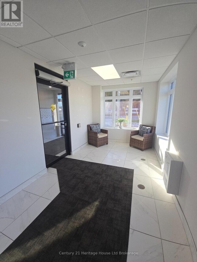 Building Photo - 71 Metcalf St