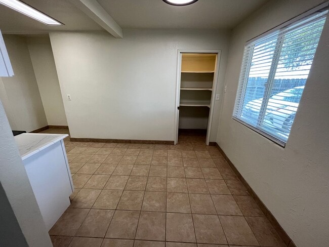 Building Photo - Country home coming soon!