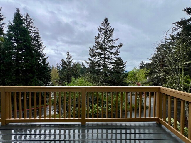 Foto del edificio - Remodeled 3BR in Mountain Park | Primary Suite + Deck | Lake Oswego