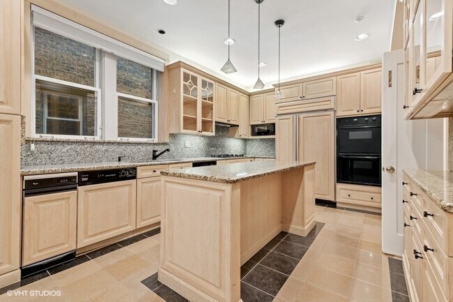 Foto del edificio - 2305 N Commonwealth Ave