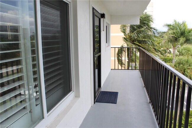 Foto del edificio - 25840 Hickory Blvd