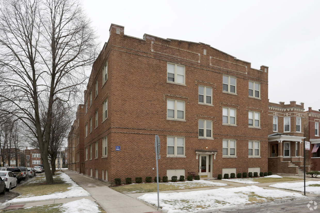 Primary Photo - 4901 W Cullom Ave