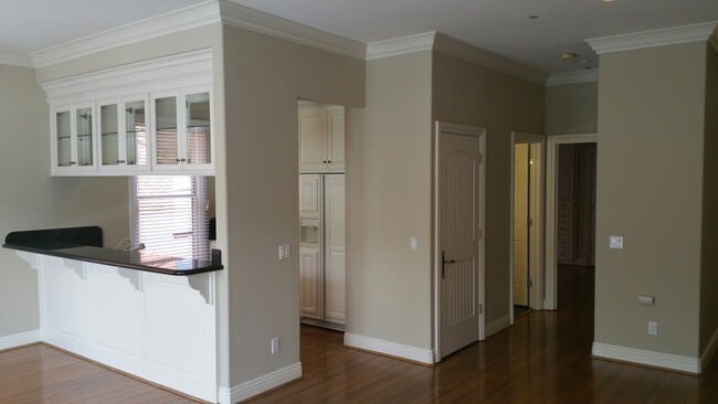 East Main Street - East Main Street Apartment