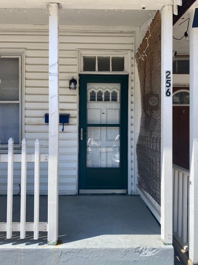 Building Photo - Amazing 3BR/1.5BA plus Bonus room in Columbia