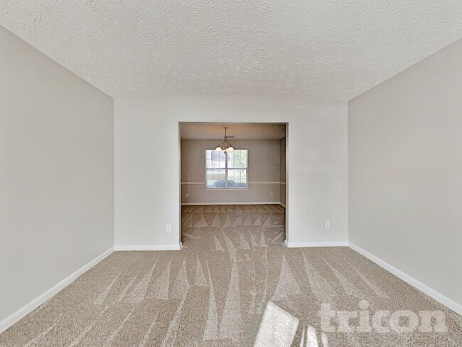 Foto del edificio - 5632 Briar Knoll Ct