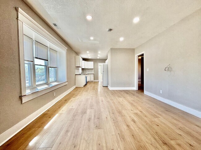 Foto del edificio - 3842-3844 Brooklyn Avenue