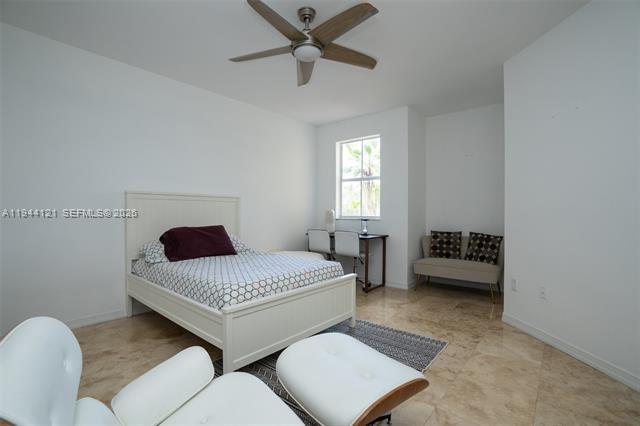 Foto del edificio - 4867 Ponce de Leon Blvd