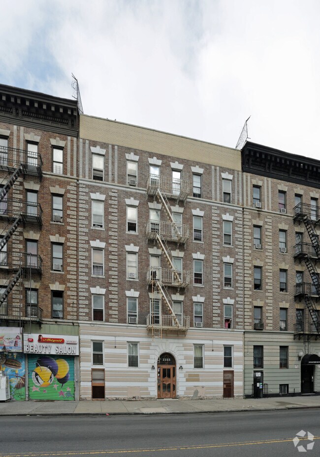 Foto del edificio - 2355 Southern Blvd