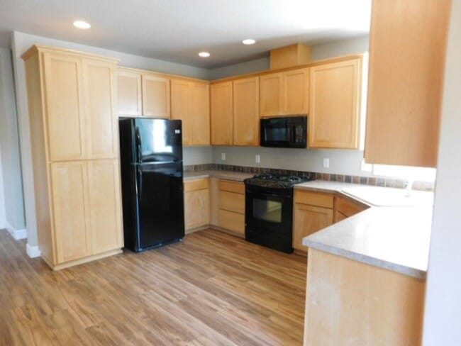 Building Photo - 4Bd/2.5Ba Two Story House - Available to View!