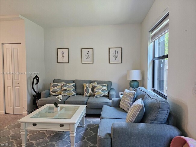 Foto del edificio - 3 br, 2.5 bath Townhome - 335 NE 208th Ter