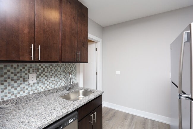 Foto del edificio - 814 W Cornelia Ave